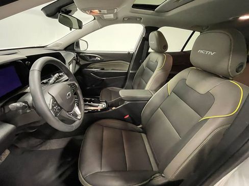Used 2025 Chevrolet Trax ACTIV w/ Sunroof Package image 3