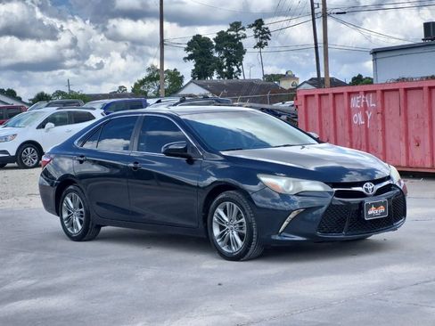 Used 2017 Toyota Camry SE FWD image 8