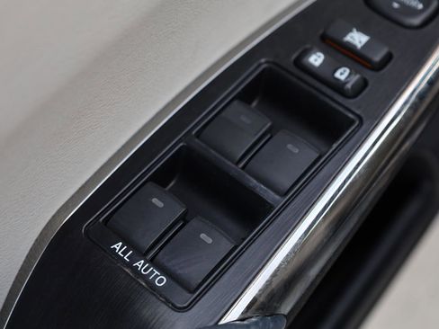 Used 2013 Toyota Avalon XLE FWD image 36