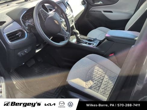 Used 2022 Chevrolet Equinox LS w/ LS Convenience Package AWD/4WD image 3