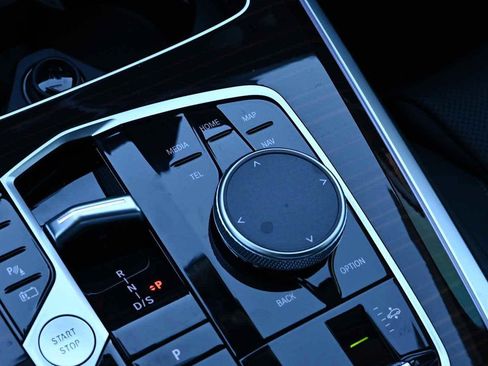 New 2026 BMW X5 xDrive50e w/ Premium Package image 15