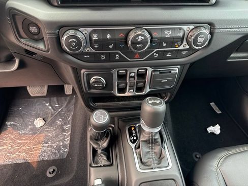 New 2026 Jeep Wrangler Unlimited Sahara AWD/4WD image 14