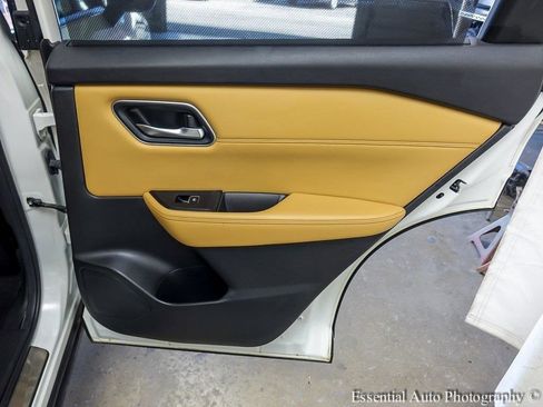 Used 2021 Nissan Rogue Platinum image 28