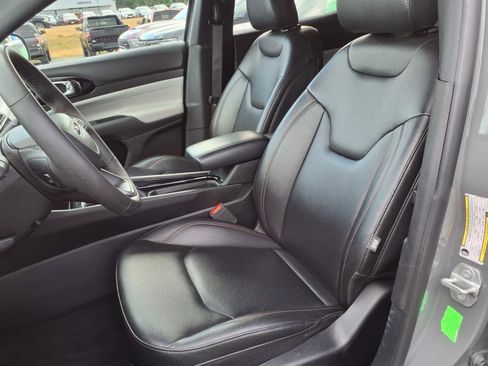 Used 2024 Jeep Compass Limited image 6