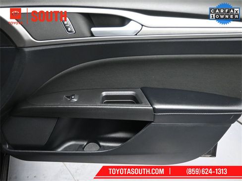 Used 2019 Ford Fusion SE image 27