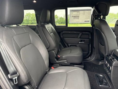 New 2025 Land Rover Defender 130 X-Dynamic SE image 18