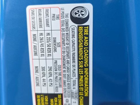 Used 2025 Volkswagen ID. Buzz Pro S Plus w/ Cupholders Package AWD/4WD image 17