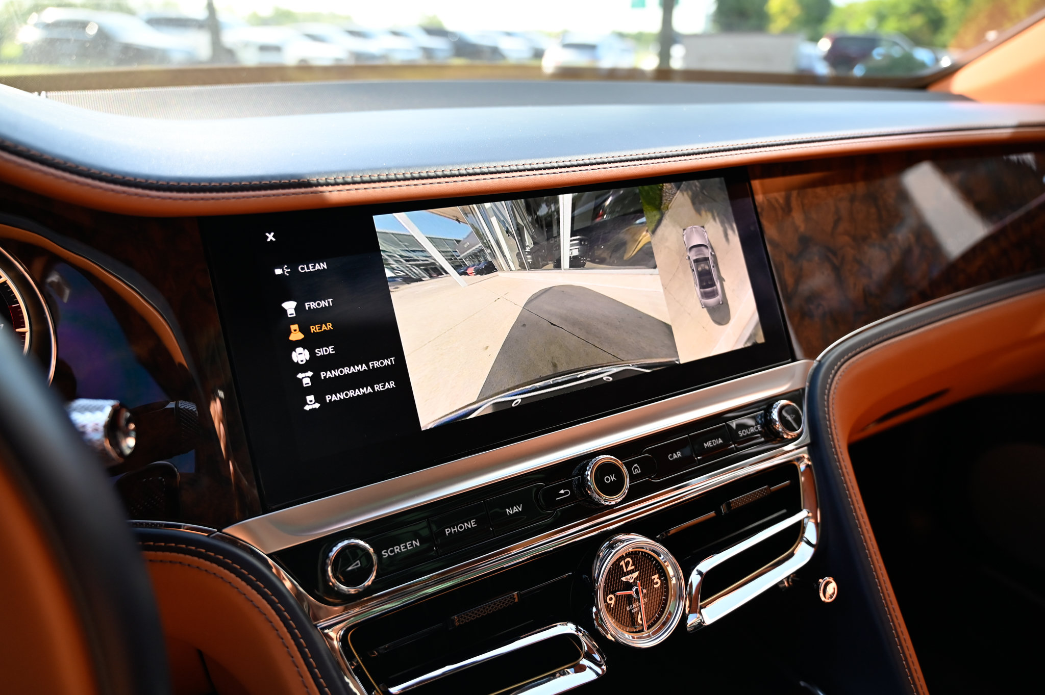 Used 2022 Bentley Flying Spur V8 AWD/4WD image 32