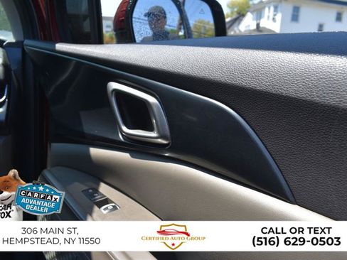 Used 2025 Kia Carnival FWD image 23