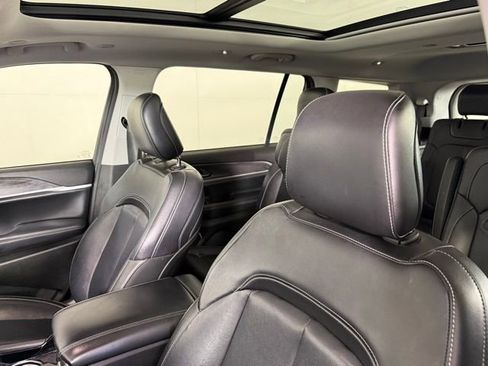 Used 2022 Jeep Grand Cherokee L Limited image 6