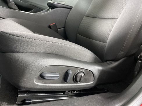 Used 2025 Chevrolet Malibu LT image 17