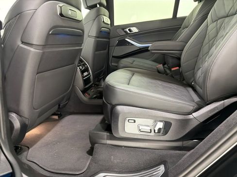 Used 2025 BMW X7 xDrive40i w/ Executive Package image 17