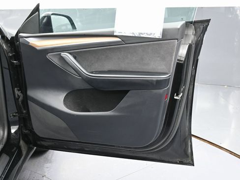 Used 2023 Tesla Model Y Long Range image 39