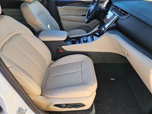 New 2025 Jeep Grand Cherokee Limited w/ Luxury Tech Group II RWD image 15
