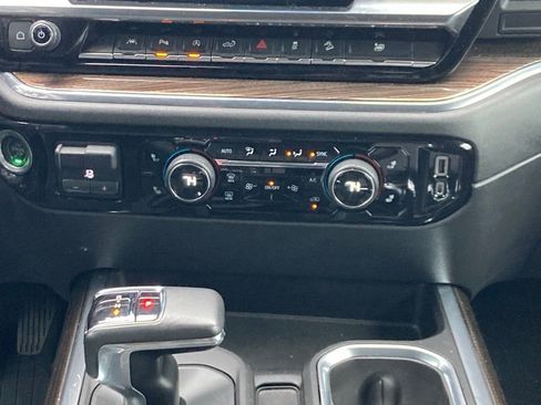 Used 2022 Chevrolet Silverado 1500 LT Trail Boss w/ LT Trail Boss Premium Package AWD/4WD image 12