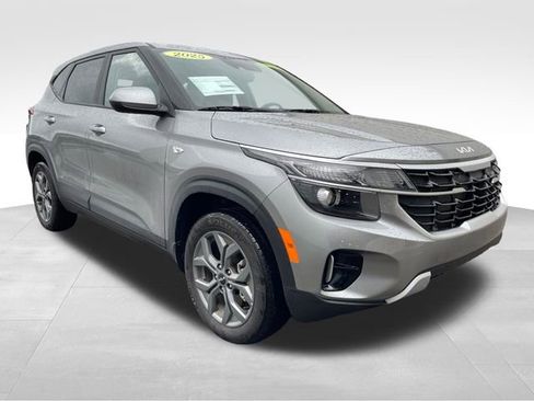 Used 2025 Kia Seltos LX AWD/4WD image 7
