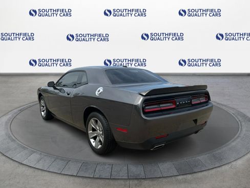 Used 2019 Dodge Challenger SXT RWD image 4