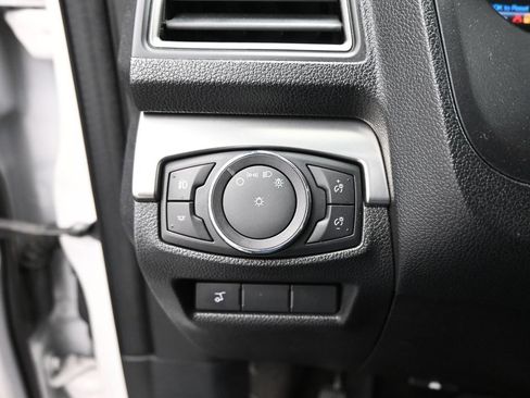 Used 2018 Ford Explorer XLT w/ Equipment Group 202A FWD image 13