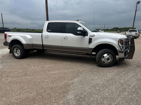Used 2019 Ford F350 Lariat w/ Lariat Ultimate Package AWD/4WD image 2