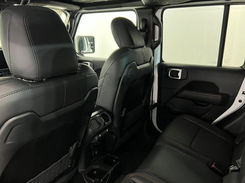 New 2025 Jeep Gladiator Rubicon image 19