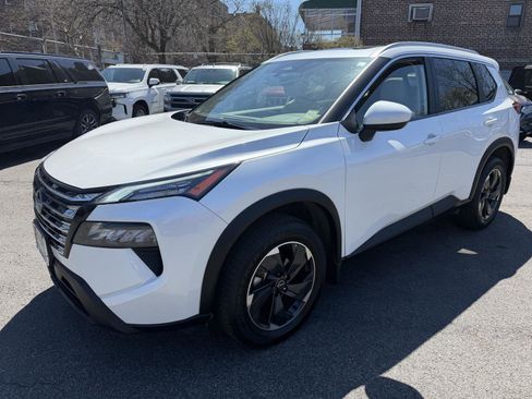 Used 2025 Nissan Rogue SV w/ SV Premium Package image 1