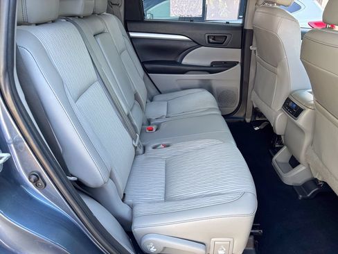 Used 2019 Toyota Highlander Plus AWD/4WD image 40