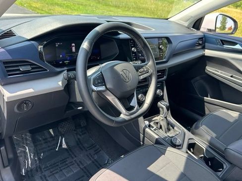 Certified 2023 Volkswagen Taos SE w/ Panoramic Sunroof Package AWD/4WD image 34
