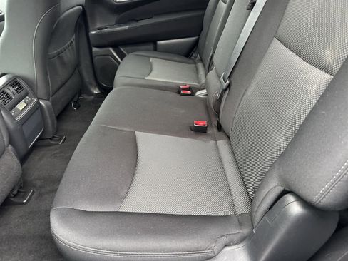 Used 2017 Nissan Pathfinder SV image 15