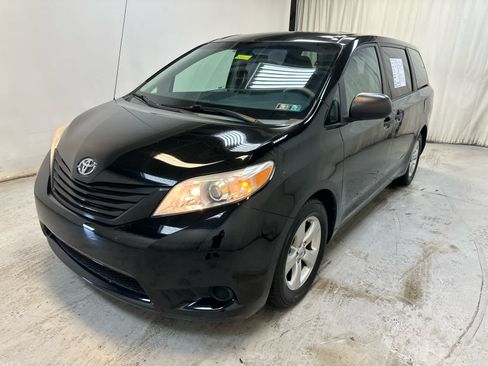 Used 2014 Toyota Sienna L FWD image 19