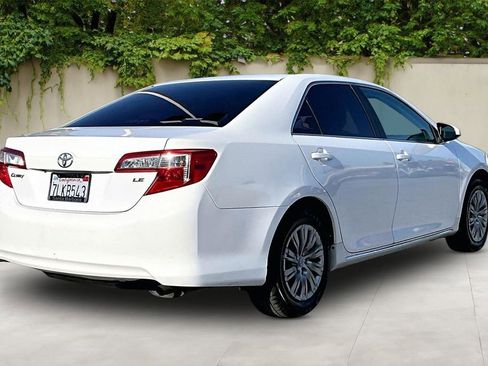 Used 2014 Toyota Camry LE image 5