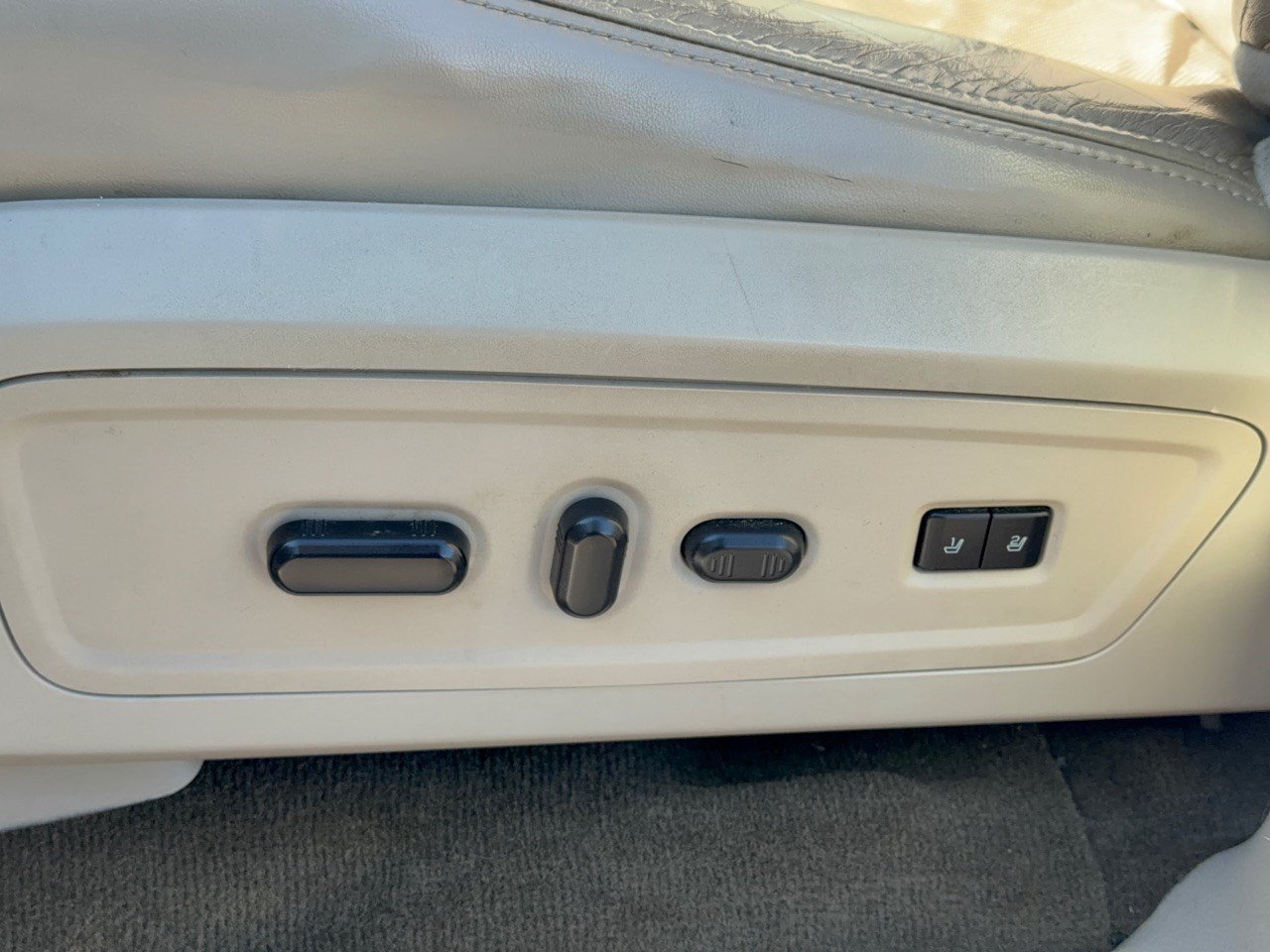 Used 2015 Lincoln Navigator L 4WD image 16