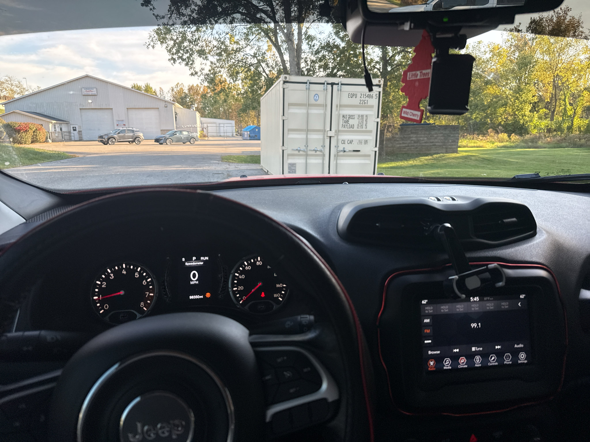 Used 2018 Jeep Renegade Latitude w/ Cold Weather Group AWD/4WD image 9