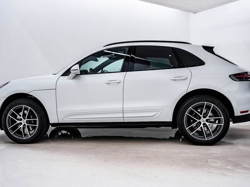 Certified 2025 Porsche Macan image 2