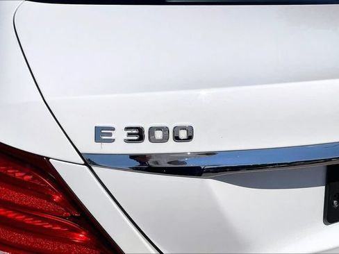 Used 2017 Mercedes-Benz E 300 image 23