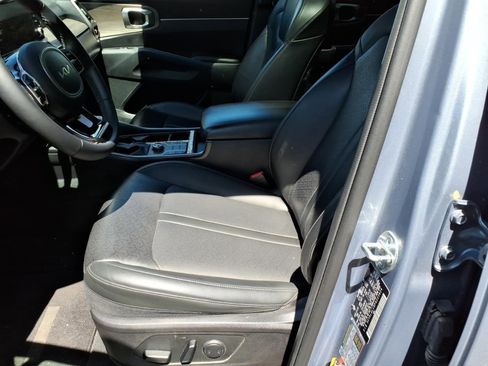 Used 2023 Kia Sorento S w/ Panoramic Sunroof Package AWD/4WD image 11