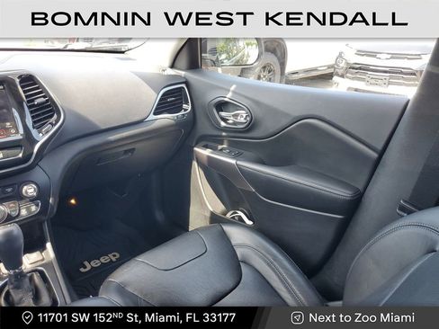 Used 2019 Jeep Cherokee Limited w/ Luxury Group image 16