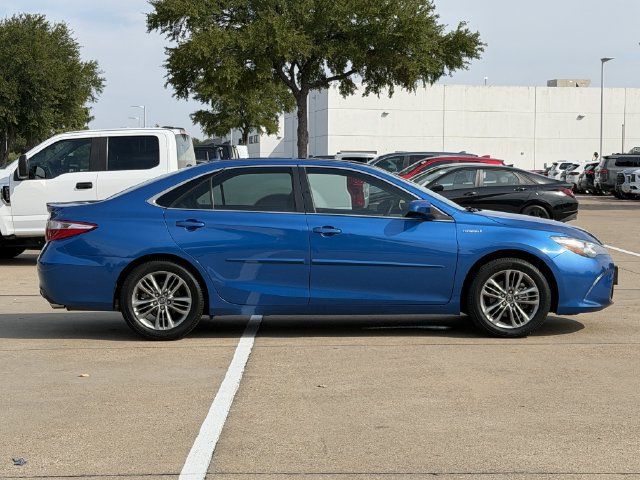 Used 2017 Toyota Camry SE w/ Moonroof Package FWD image 3