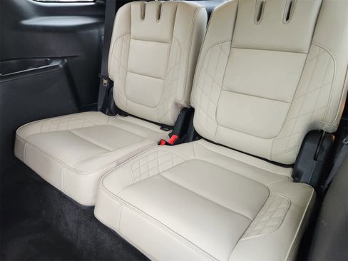 Used 2017 Ford Explorer Platinum image 31