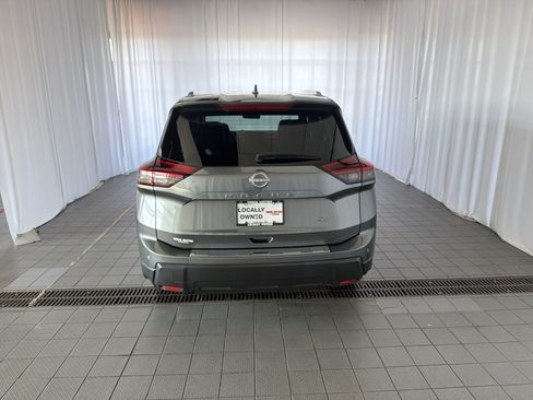 Used 2024 Nissan Rogue SV w/ SV Premium Package FWD image 5