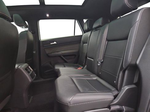 Used 2021 Volkswagen Atlas Cross Sport SE w/ Panoramic Sunroof Package image 23