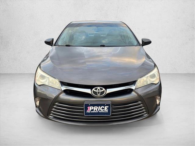Used 2017 Toyota Camry LE FWD image 2