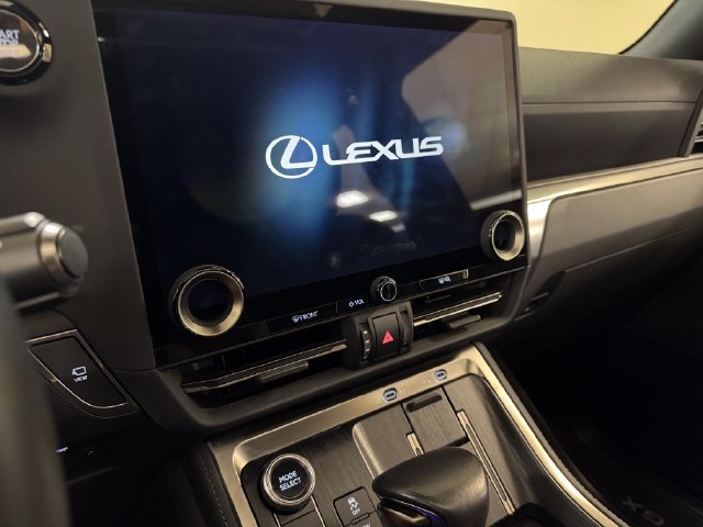 Used 2025 Lexus GX 550 w/ Accessory Package (2T) AWD/4WD image 14