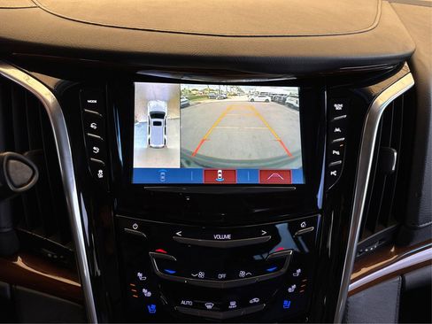 Used 2019 Cadillac Escalade ESV Luxury image 25
