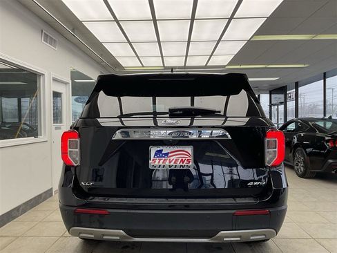 Used 2022 Ford Explorer XLT w/ Equipment Group 202A image 6