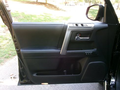 Used 2024 Toyota 4Runner Limited RWD image 9