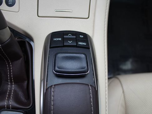 Used 2018 Lexus ES 300h image 32