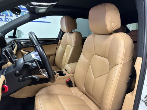 Used 2018 Porsche Macan AWD/4WD image 11