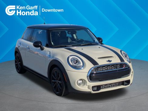 Used 2017 MINI Cooper S image 1