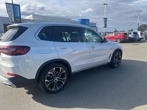 Used 2023 BMW X5 xDrive45e w/ Luxury Seating Package image 3