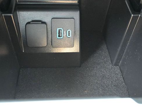 Used 2022 Ford Explorer XLT AWD/4WD image 14
